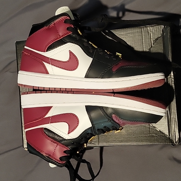 Jordan 1 woman wine red gold accents charms - Picture 4 of 10